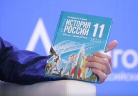 Buku Pelajaran Sejarah di Sekolah Rusia